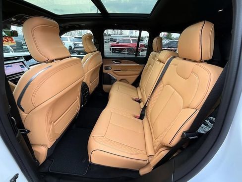 New 2026 Jeep Grand Cherokee Summit AWD/4WD image 30