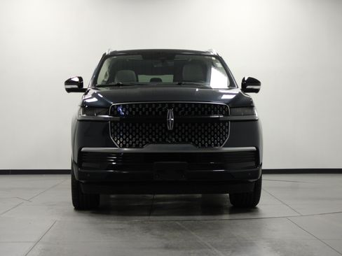 Used 2025 Lincoln Navigator L Reserve AWD/4WD image 9