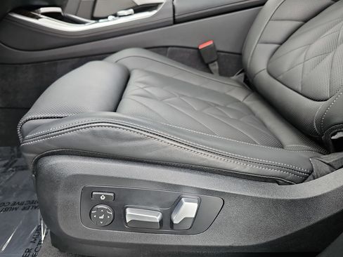 Used 2025 BMW X5 sDrive40i w/ Premium Package image 29