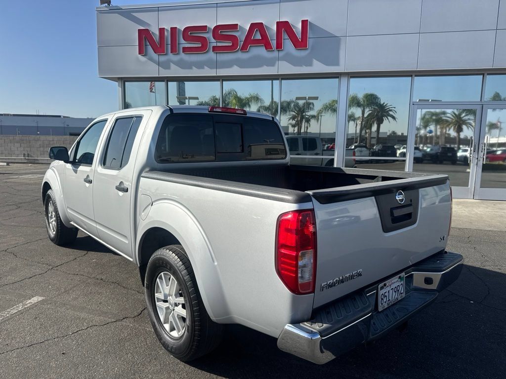 Used 2018 Nissan Frontier SV RWD image 2