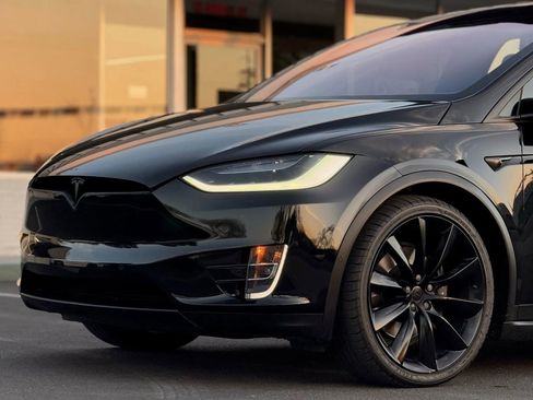 Used 2017 Tesla Model X 100D image 4