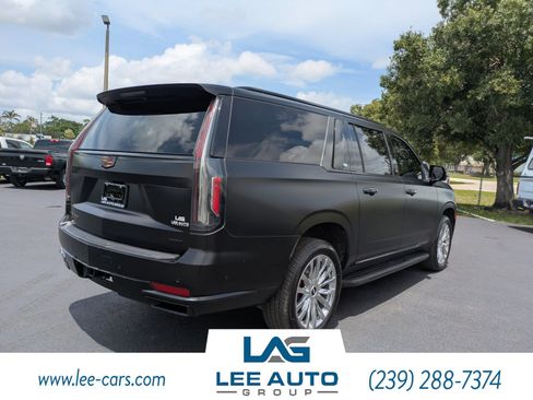 Used 2022 Cadillac Escalade ESV Premium Luxury RWD image 3