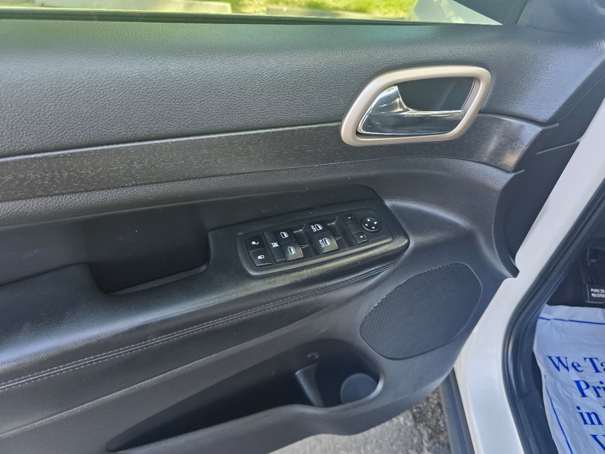 Used 2017 Jeep Grand Cherokee Laredo RWD image 22