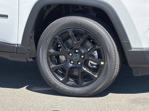 New 2026 Jeep Compass Latitude AWD/4WD image 32