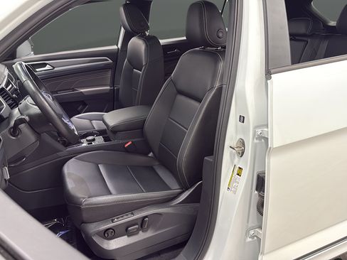 Used 2023 Volkswagen Atlas Cross Sport SEL R-Line AWD/4WD image 9
