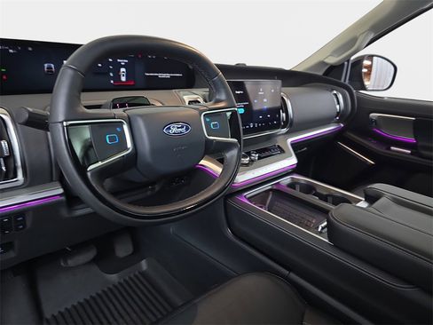 Used 2025 Ford Expedition Max Platinum w/ Driver's Package image 20