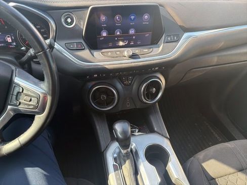 Used 2020 Chevrolet Blazer LT FWD image 17