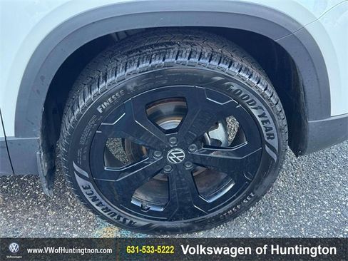 Certified 2025 Volkswagen Taos SE w/ Taos Adventure Package (SXB) image 10