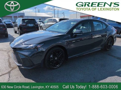 Certified 2025 Toyota Camry SE image 1