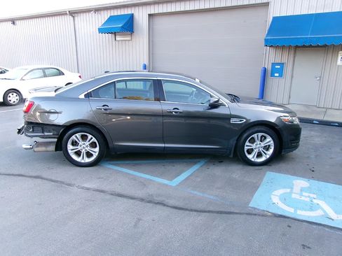 Used 2018 Ford Taurus SEL w/ Equipment Group 201A FWD image 3