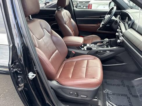 Used 2024 Kia Telluride EX w/ EX Captain's Chair Package FWD image 9