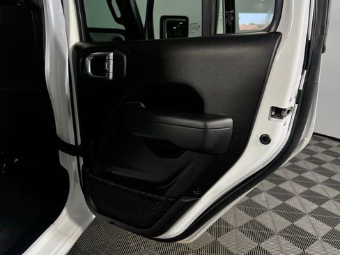 Used 2025 Jeep Gladiator Sport image 28