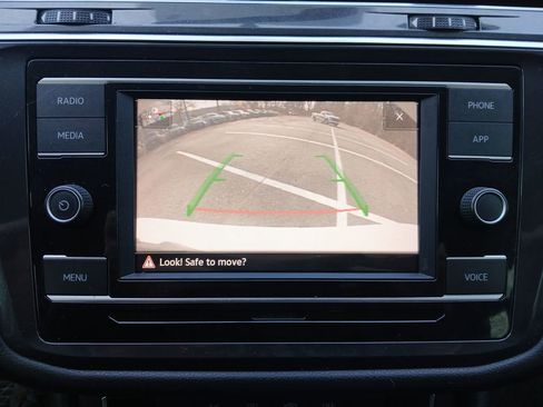 Used 2020 Volkswagen Tiguan S image 19