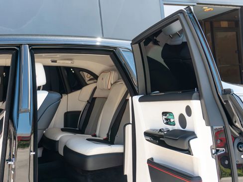Used 2024 Rolls-Royce Phantom Sedan w/ The Phantom Package RWD image 60