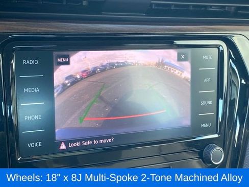 Used 2022 Volkswagen Passat 2.0T image 10