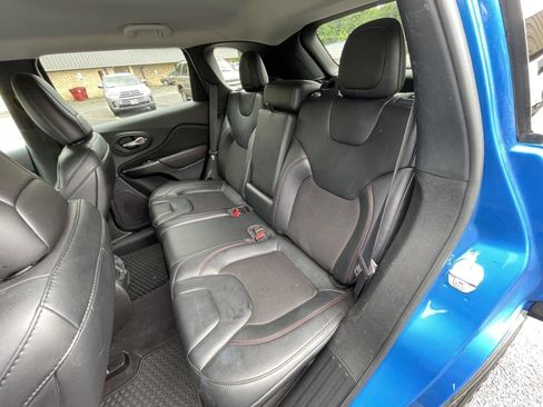 Used 2022 Jeep Cherokee Trailhawk w/ Sound & Nav Group AWD/4WD image 45