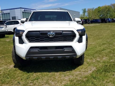 Used 2025 Toyota Tacoma TRD Off-Road AWD/4WD image 2