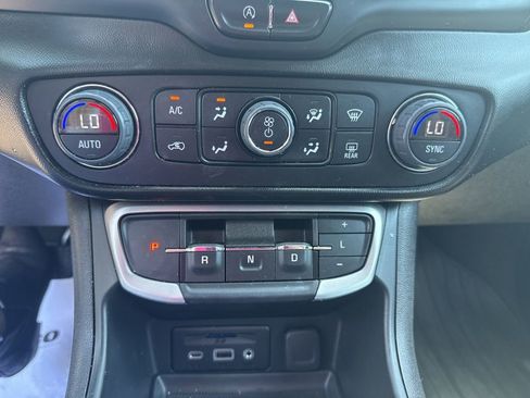 Used 2022 GMC Terrain SLT FWD image 24