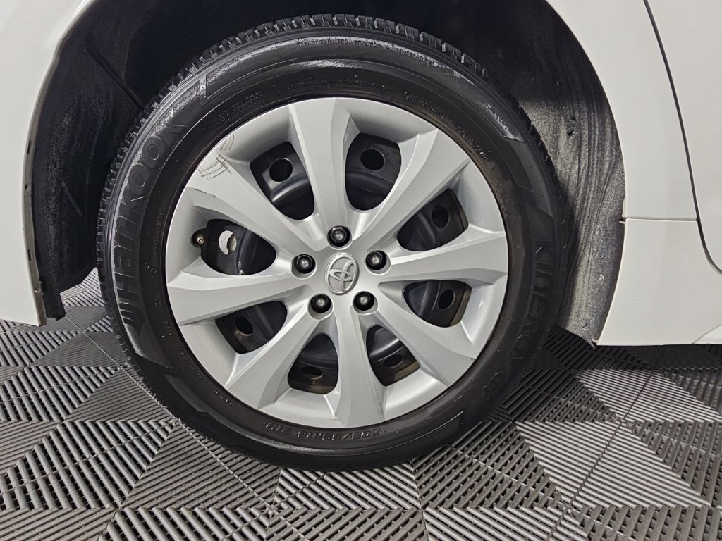 Used 2024 Toyota Corolla LE FWD image 13