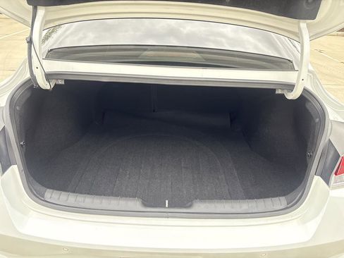 Used 2021 Hyundai Elantra Limited FWD image 12
