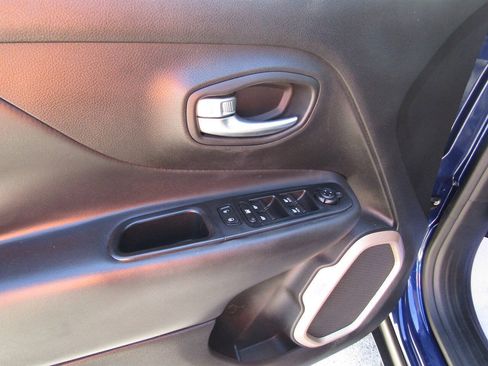 Used 2016 Jeep Renegade Limited AWD/4WD image 9