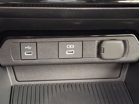 Used 2025 Toyota Prius AWD image 25