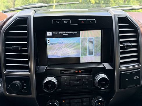 Used 2017 Ford F150 Platinum w/ Equipment Group 701A Luxury AWD/4WD image 23
