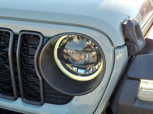 Used 2024 Jeep Wrangler Unlimited Rubicon w/ Technology Group AWD/4WD image 8