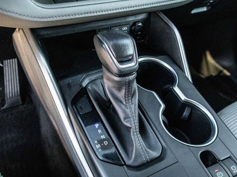 Used 2022 Toyota Highlander LE image 29