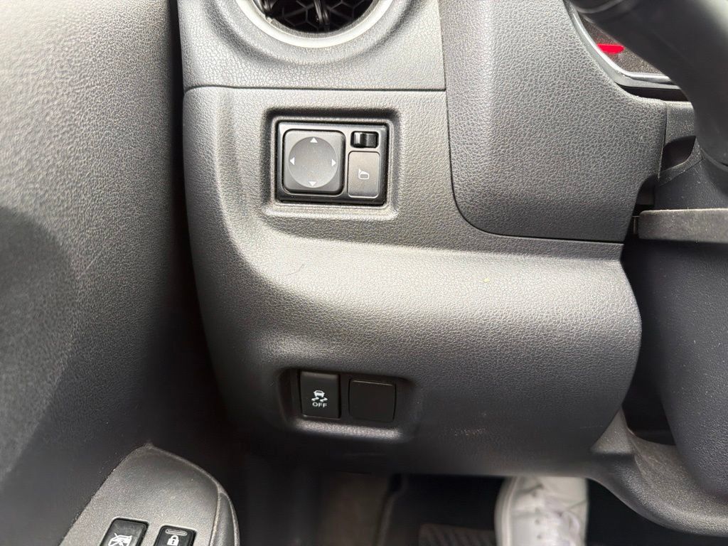 Used 2014 Nissan Versa Note SV FWD image 19