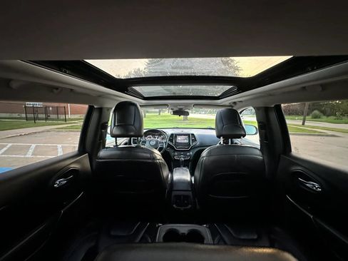Used 2019 Jeep Cherokee Latitude Plus FWD image 22