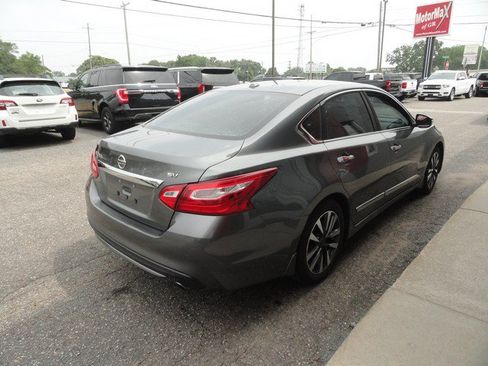 Used 2016 Nissan Altima 2.5 SV w/ Convenience Package FWD image 5
