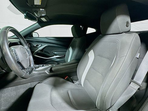 Used 2020 Chevrolet Camaro LT w/ Technology Package image 10