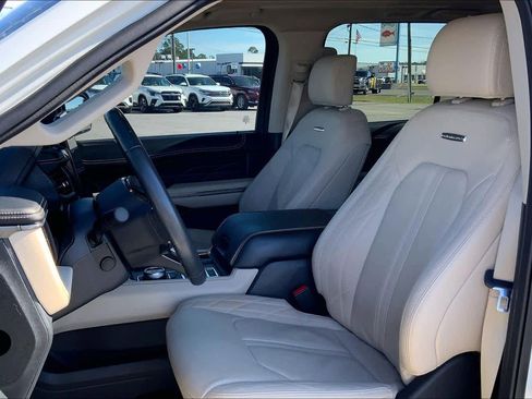 Certified 2024 Ford Expedition Platinum image 8