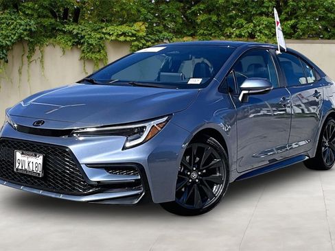 Certified 2025 Toyota Corolla XSE image 3