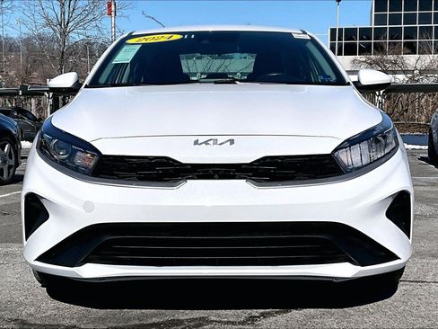 Used 2024 Kia Forte LXS image 3