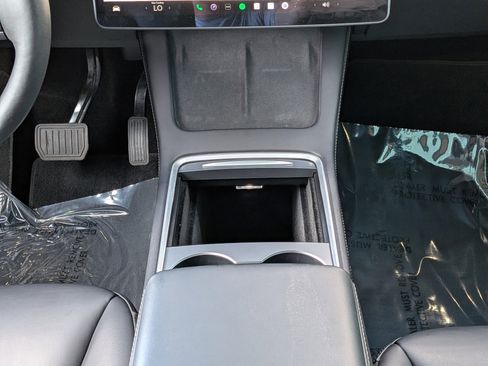 Used 2025 Tesla Model Y Long Range RWD image 21