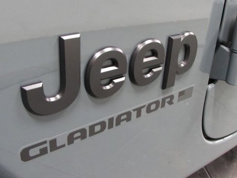 New 2026 Jeep Gladiator Sport AWD/4WD image 32
