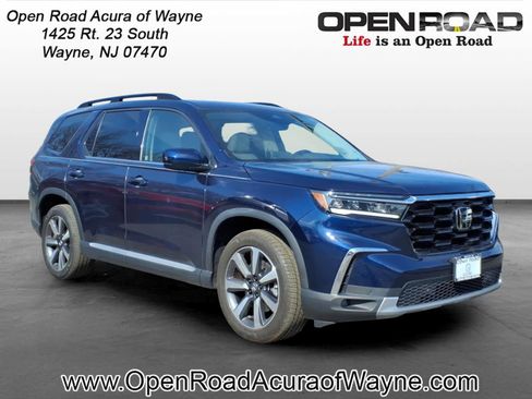 Used 2025 Honda Pilot Touring image 1