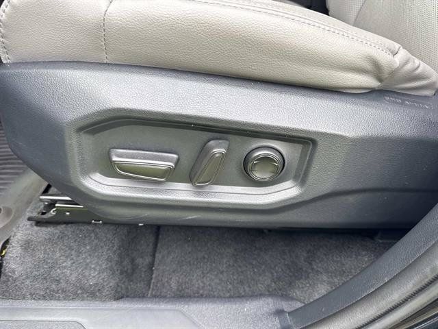 Used 2025 Toyota Tundra Limited AWD/4WD image 11