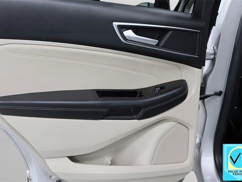 Used 2018 Ford Edge Titanium w/ Equipment Group 301A image 25