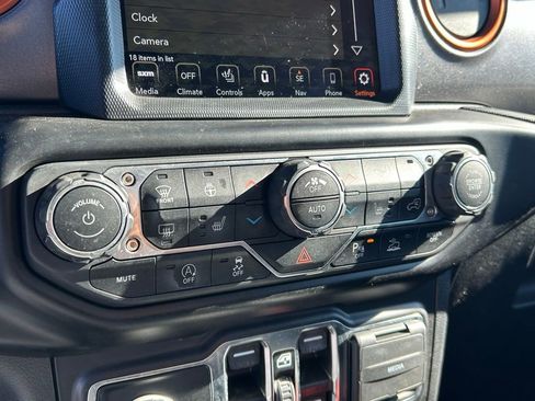 Used 2021 Jeep Gladiator Mojave AWD/4WD image 32