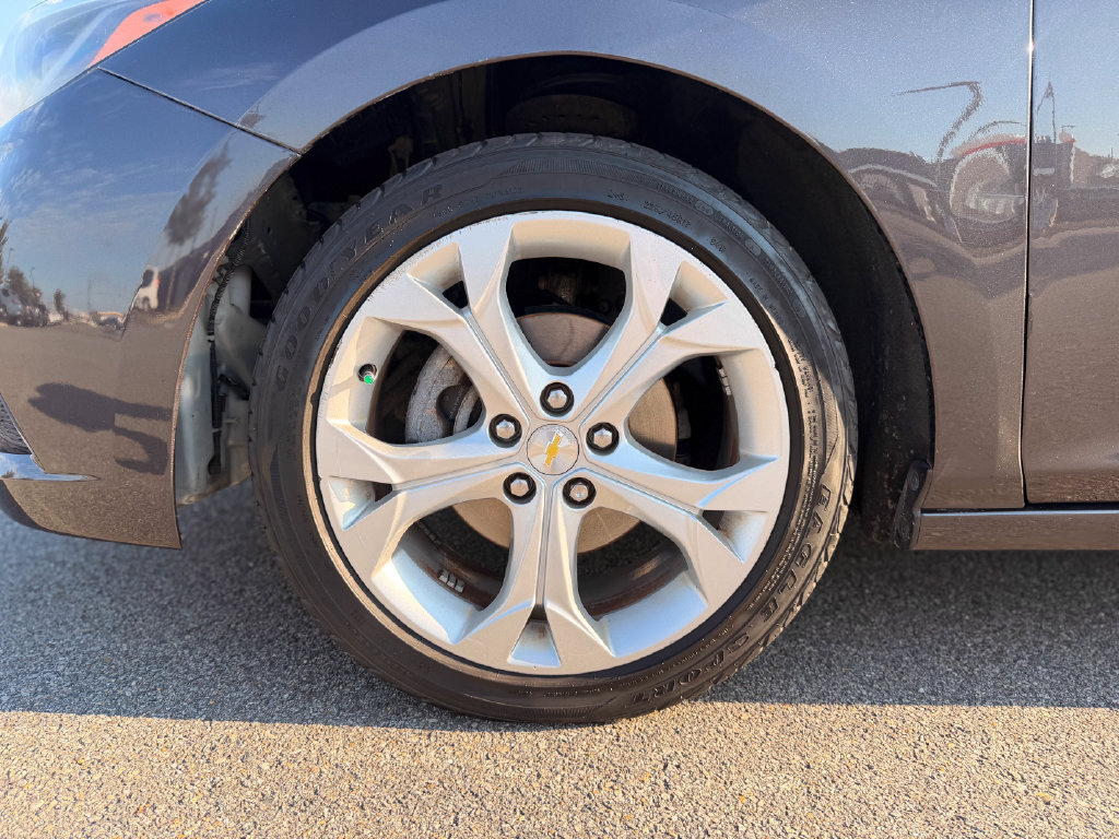 Used 2017 Chevrolet Cruze Premier FWD image 25