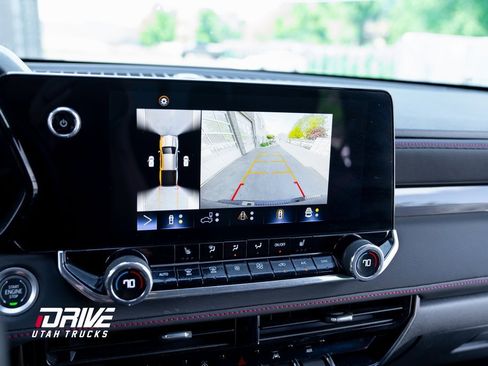 Used 2024 Chevrolet Colorado Z71 image 32