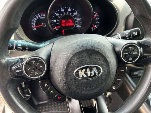 Used 2016 Kia Soul + FWD image 12