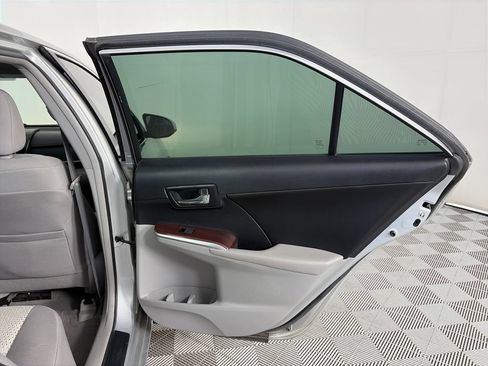 Used 2013 Toyota Camry XLE w/ Convenience Pkg FWD image 24