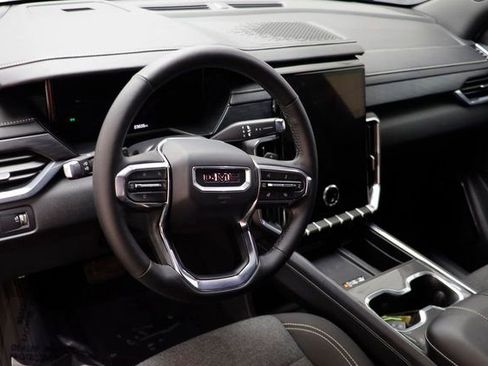 Used 2025 GMC Acadia Elevation image 7