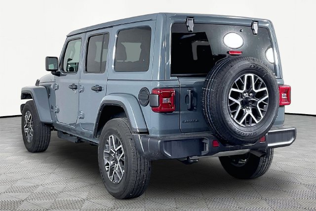 Used 2026 Jeep Wrangler Unlimited Sahara AWD/4WD image 4