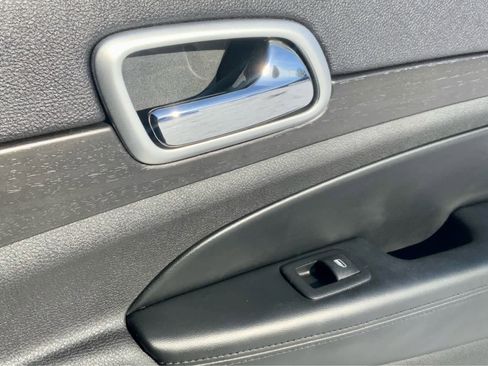 Used 2015 Jeep Grand Cherokee Altitude image 52