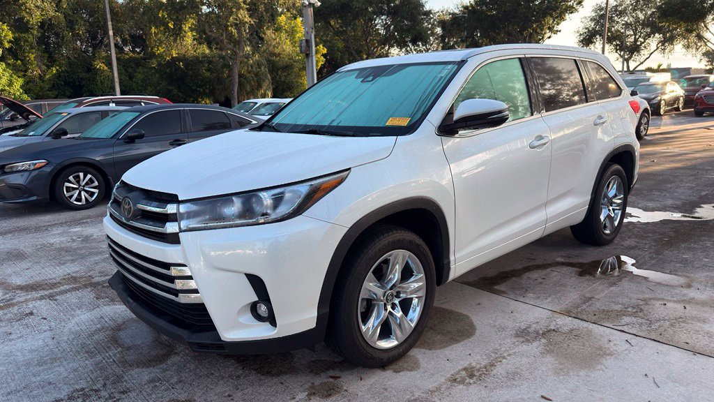 Used 2019 Toyota Highlander Limited FWD image 2